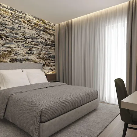 Dolinas Climbing Hotel Porto de Mós