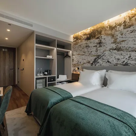 Otel Dolinas Climbing Porto de Mós