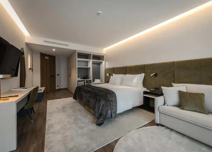 Dolinas Climbing Hotel Porto de Mós