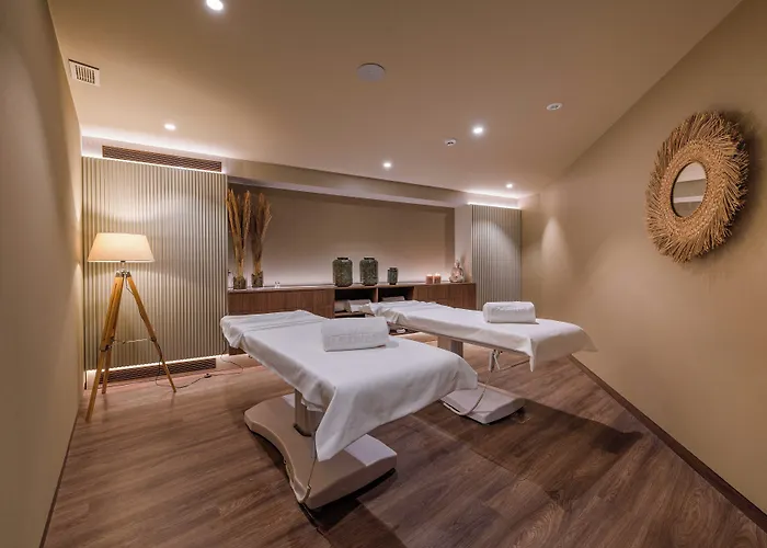 Hotel Dolinas Climbing Porto de Mós